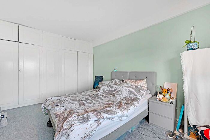 1 Bedroom Flat For Sale In Harrow Lodge, St John's Wood Road, St John's Wood, NW8