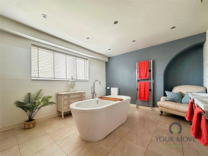 5 Bedroom End Of Terrace House For Sale In Bow Road, Wateringbury, Maidstone, Kent, ME18