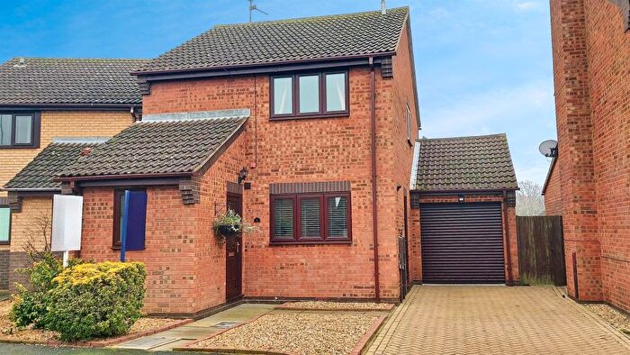 3 Bedroom Semi Detached House For Sale In Barnfield Gardens, Coates, Peterborough, PE7