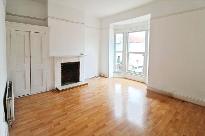 1 Bedroom Flat To Rent In Lawrence Road, Southsea, Hampshire, PO5