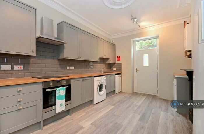 6 Bedroom Semi-Detached House To Rent In Ecclesall Road, Sheffield, S11