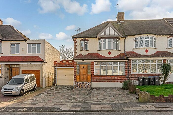 3 Bedroom Semi Detached House For Sale In Seafield Road, London, N11