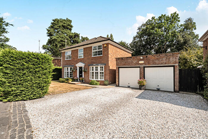 4 Bedroom Detached House For Sale In Russet Gardens, Camberley, Surrey, GU15