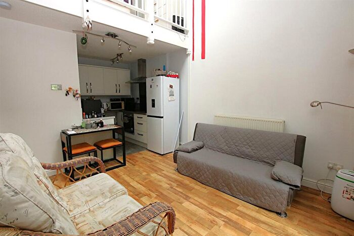 1 Bedroom End Of Terrace House For Sale In Linacre Close, Watermeadow, NN3