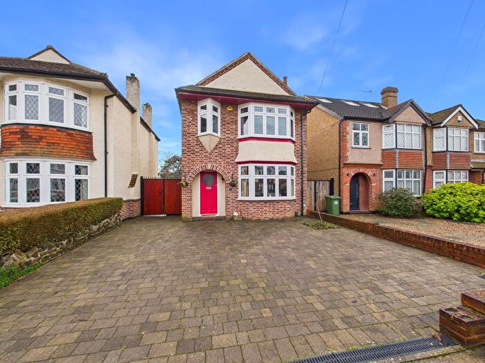 3 Bedroom Detached House For Sale In Ashview Gardens, Ashford, Surrey, TW15