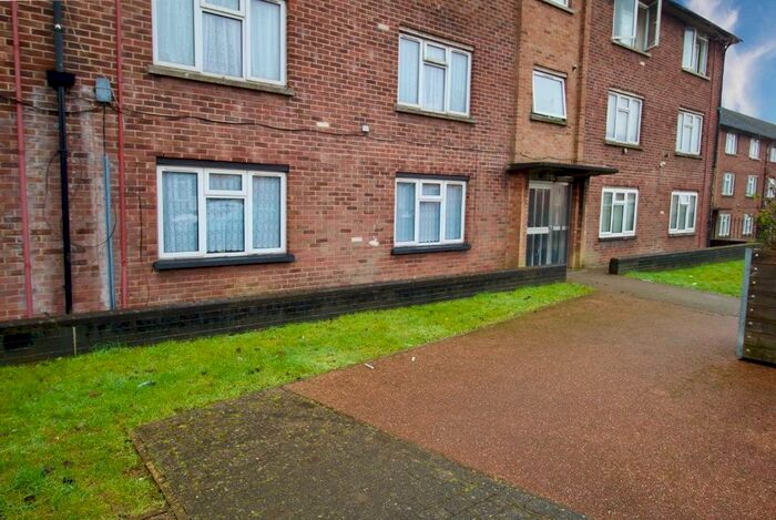 2 Bedroom Flat To Rent In Holly Street, Pontypridd, South Glamorgan, Rhondda Cynon Taff, CF37