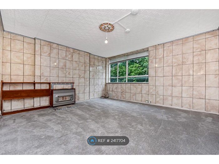 3 Bedroom Flat To Rent In St Mary's Road, London, SE15