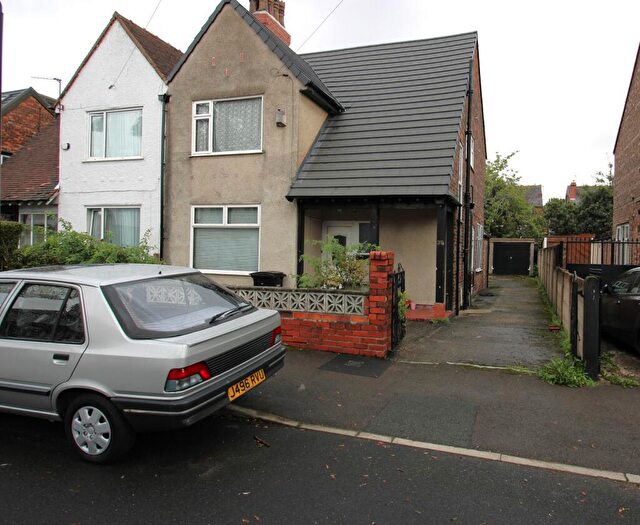 3 Bedroom Semi-Detached House For Sale In Auburn Road, Old Trafford, Manchester., M16