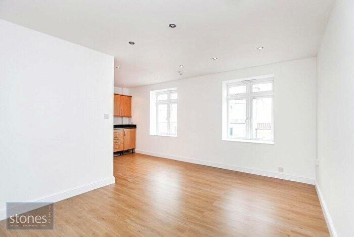 3 Bedroom Apartment To Rent In Islip Street, Kentish Town, London, NW5