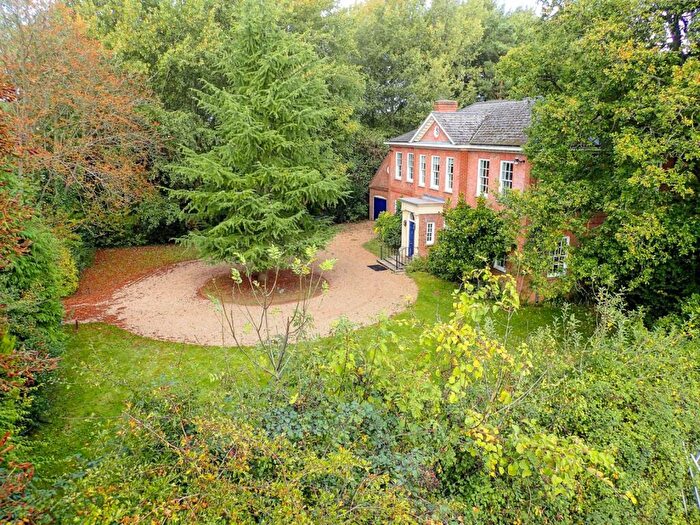 5 Bedroom Detached House To Rent In Aldershot Road, Guildford, GU3