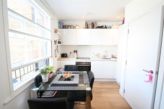 Studio To Rent In Ripon Court, London, E14