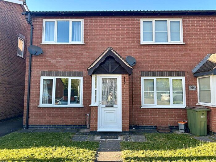 2 Bedroom House To Rent In Mablowe Field, Wigston, LE18