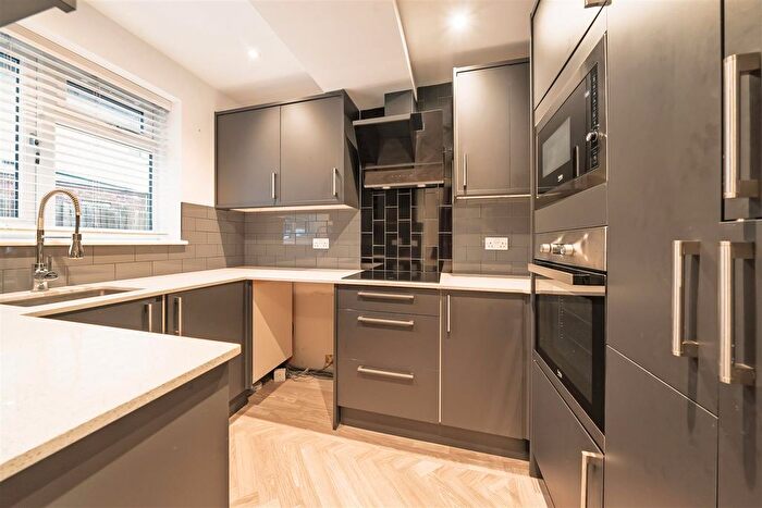 1 Bedroom Maisonette To Rent In Woodham Lane, New Haw, Addlestone, KT15