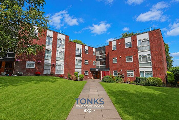2 Bedroom Flat For Sale In Crimmond Rise, Halesowen, B63