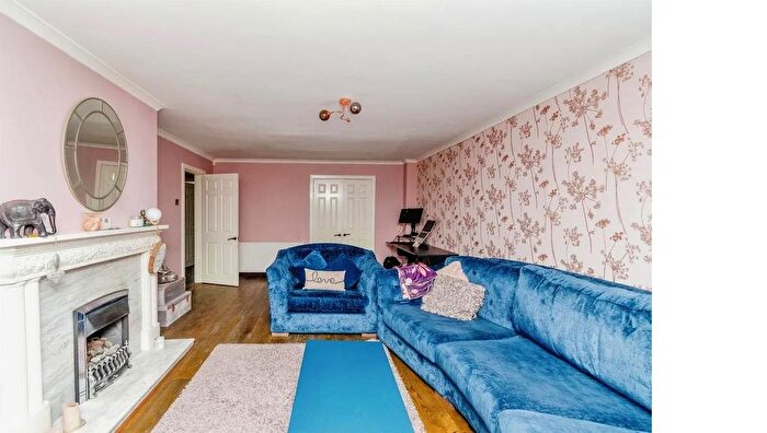 4 Bedroom Detached House To Rent In Truro Road, Walsall, WS5