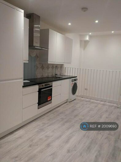 Studio To Rent In Central Road, Worcester Park, KT4
