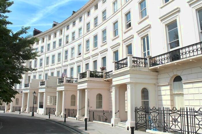 2 Bedroom Flat To Rent In Adelaide Crescent, Hove, BN3