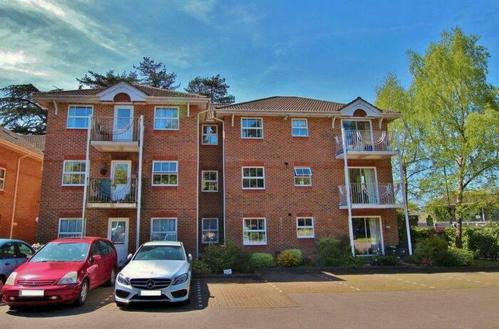 2 Bedroom Ground Flat To Rent In Canada Place, Winchester Road, SO16