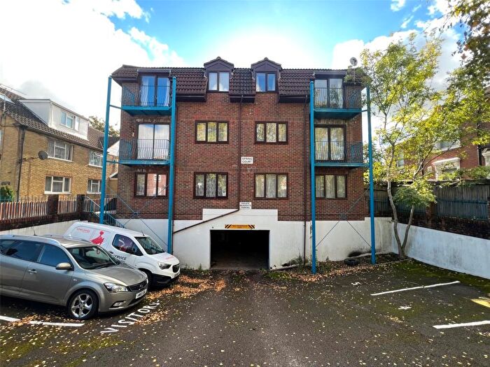 1 Bedroom Flat To Rent In Spring Court, Roberts Road, Shirley, SO15