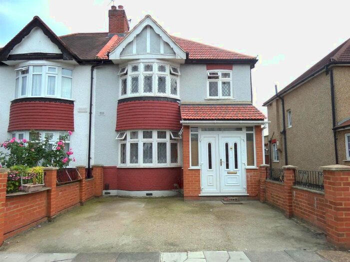 4 Bedroom Semi-Detached House To Rent In Great West Road, Hounslow, TW5