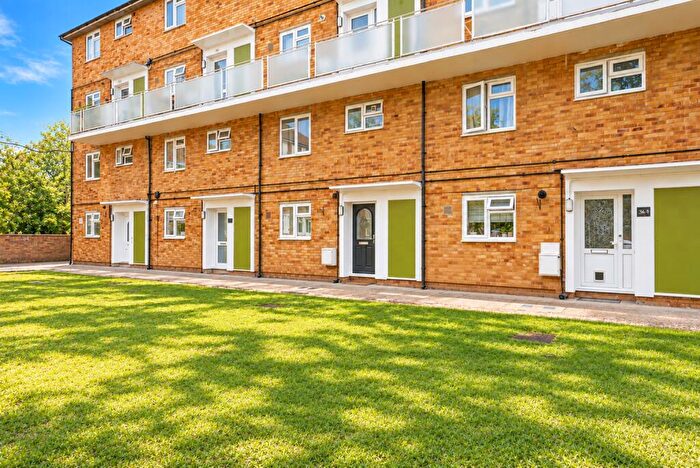 3 Bedroom Maisonette To Rent In The Ridgeway, St Albans, Herts, AL4