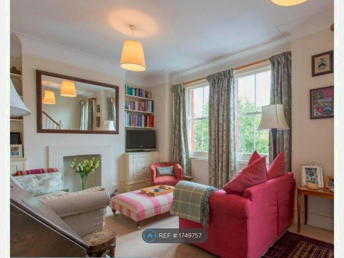 2 Bedroom Flat To Rent In Ingelow Road, London, SW8