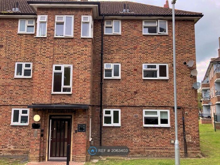 1 Bedroom Flat To Rent In Petersfield Avenue, Romford, RM3