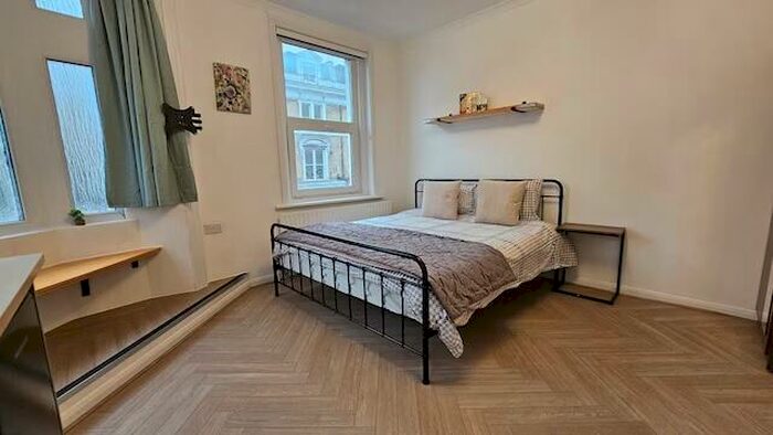 1 Bedroom House To Rent In - Camberwell Church Street, London, London, SE5
