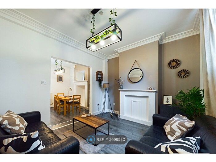 2 Bedroom Terraced House To Rent In Albion Street, Birmingham, B1