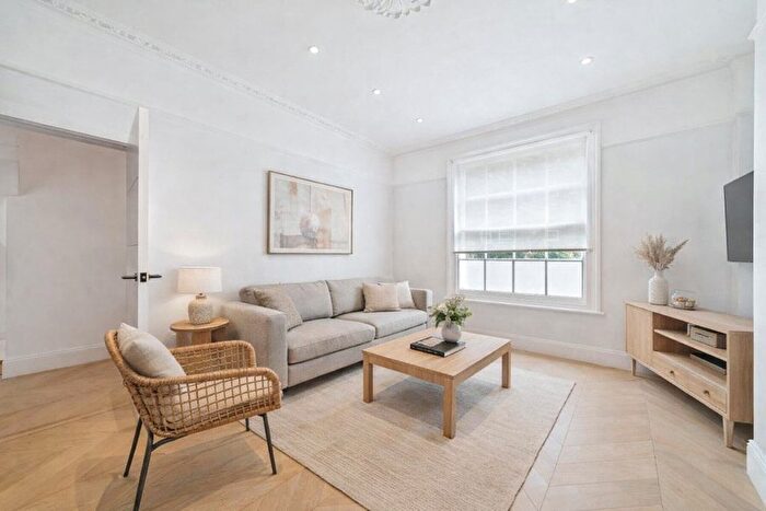 2 Bedroom Flat For Sale In Lloyd Baker Street, London, WC1X