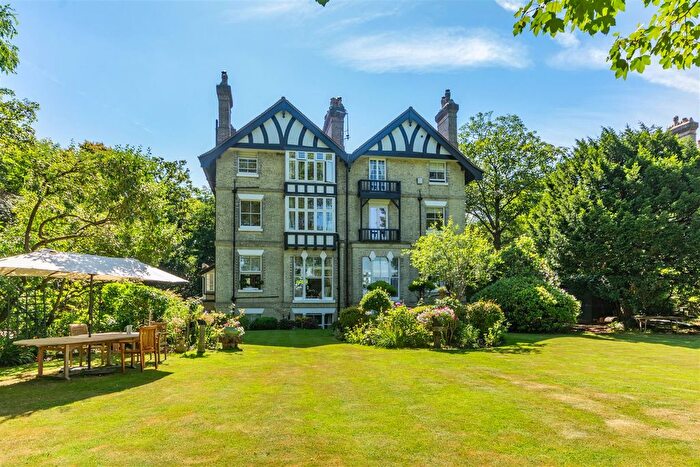 2 Bedroom Flat For Sale In Coopers Hill Lane, Englefield Green, Egham, TW20