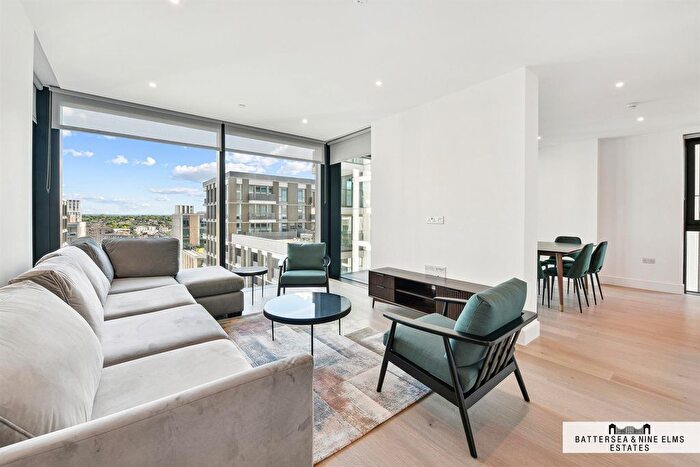 2 Bedroom Flat To Rent In Amberley House, Prince Of Wales Drive, SW11