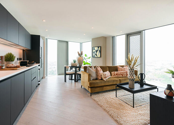 2 Bedroom Apartment For Sale In Vista River Gardens, Trinity Way, Manchester, M3