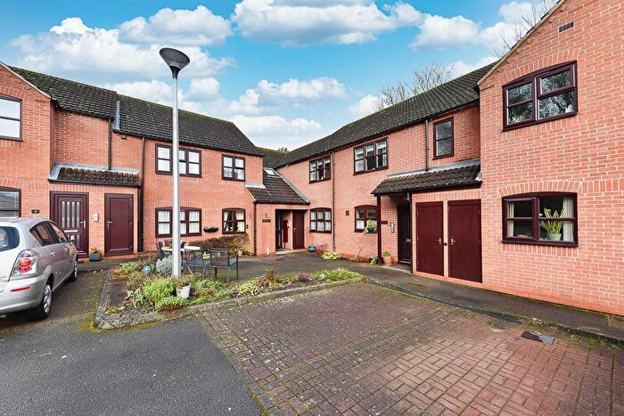 2 Bedroom Flat To Rent In Elmsdale Gardens, Burton Joyce, Nottingham, NG14