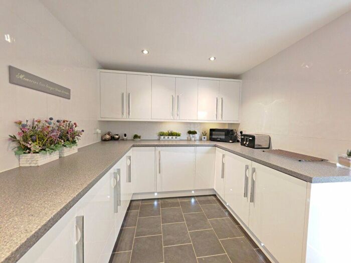 3 Bedroom Link Detached House To Rent In Ardingly, Bracknell, RG12