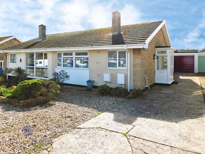 2 Bedroom Semi-Detached Bungalow For Sale In Scalwell Mead, Seaton, EX12