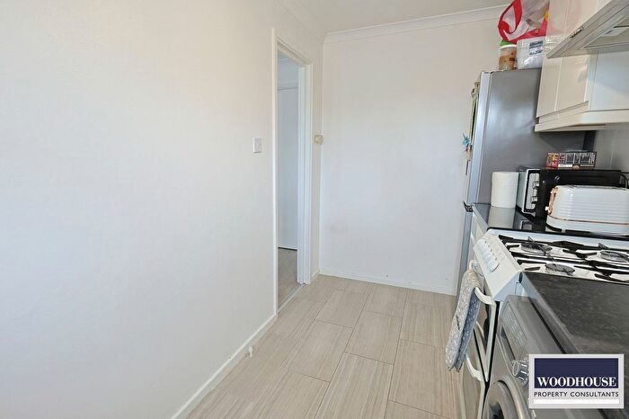 1 Bedroom Flat For Sale In Parkside, Waltham Cross, EN8
