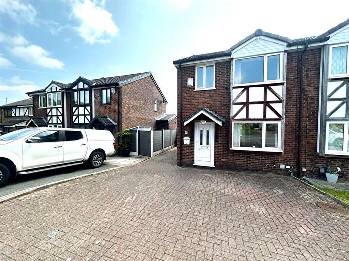 3 Bedroom Semi-Detached House For Sale In Blair Close, Shaw, OL2
