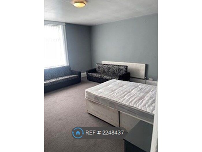 3 Bedroom Flat To Rent In Heaton, Bradford, BD9