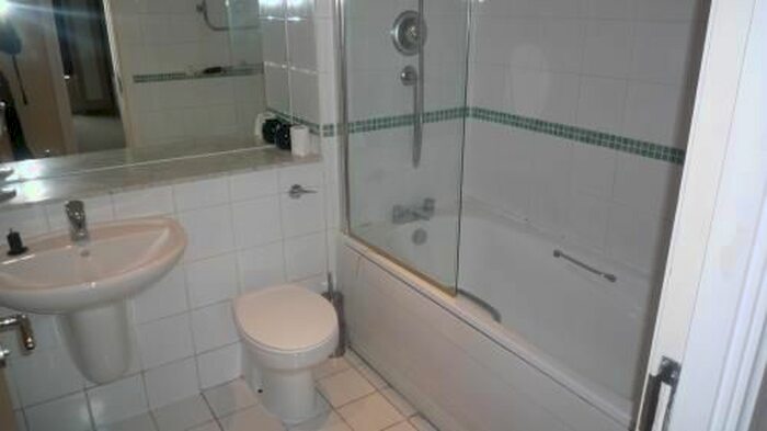 2 Bedroom Flat For Sale In Merchants Quay, East Street, Leeds, LS9