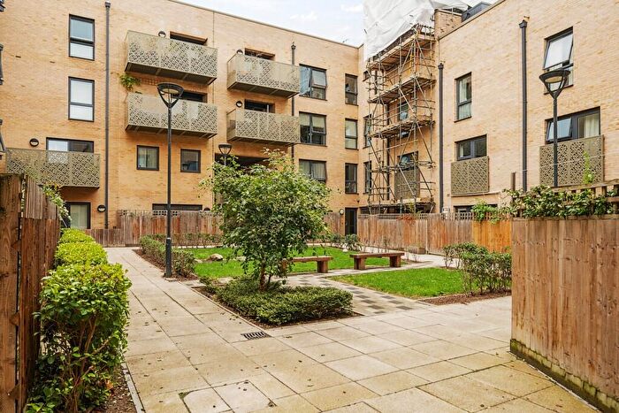 1 Bedroom Flat To Rent In Elmington Road Camberwell, SE5