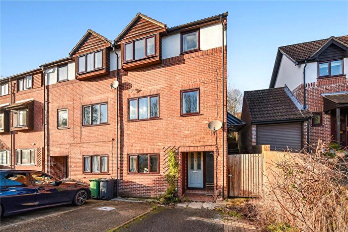 4 Bedroom End Of Terrace House To Rent In Honeysuckle Close, Badger Farm, Winchester, SO22