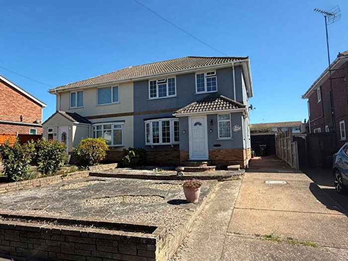 3 Bedroom Semi-Detached House For Sale In Elm Tree Avenue, Walton-on-the-naze, CO14