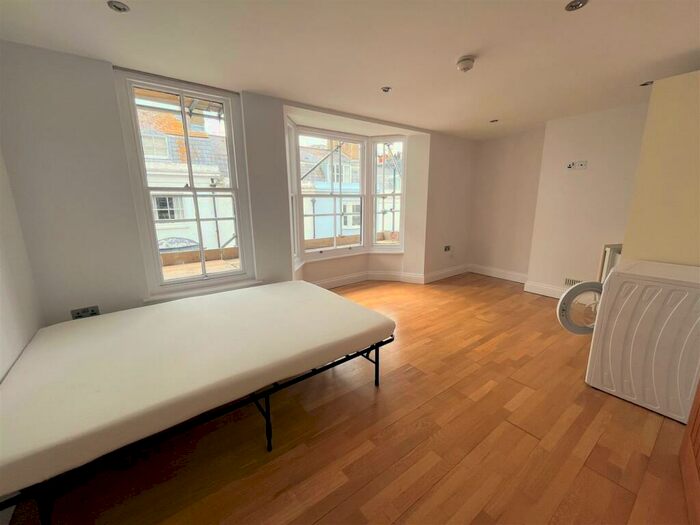 Flat To Rent In Burlington Street, Brighton, BN2