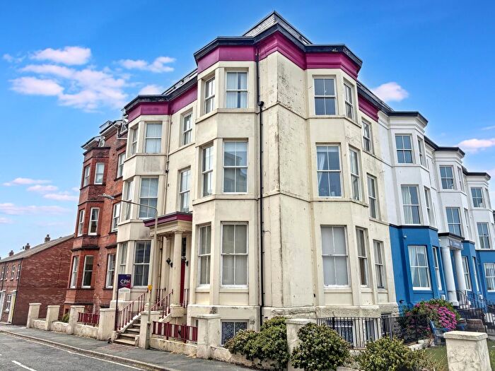 2 Bedroom Flat For Sale In Queens Parade, Scarborough, YO12
