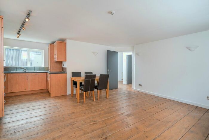 2 Bedroom Flat To Rent In Crescent Row, Clarkenwell, EC1Y