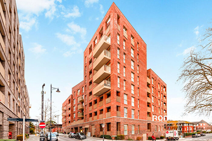 2 Bedroom Flat To Rent In St. Ives Road, Maidenhead, Berkshire, SL6