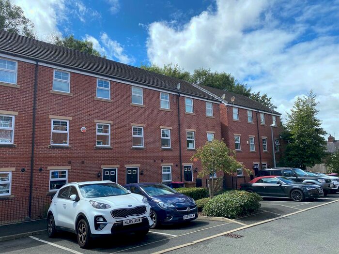 4 Bedroom Terraced House To Rent In Bowfell Close, Manchester, M28