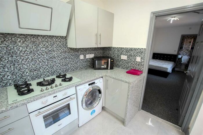 6 Bedroom House To Rent In Heeley Road, Birmingham, B29