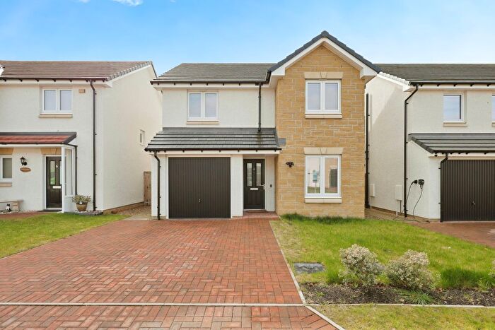 4 Bedroom Detached House For Sale In Roe Deer Crescent, Inverkeithing, KY11